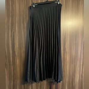 Pleated Midi Skirt (black)